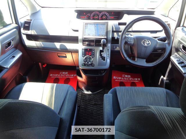 Toyota VOXY 2012-11 7960033-4