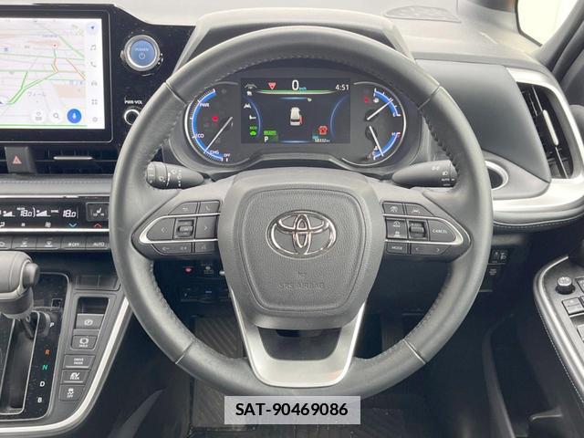 Toyota VOXY 2022-08 7960227-11