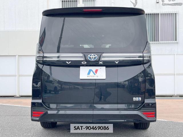 Toyota VOXY 2022-08 7960227-15