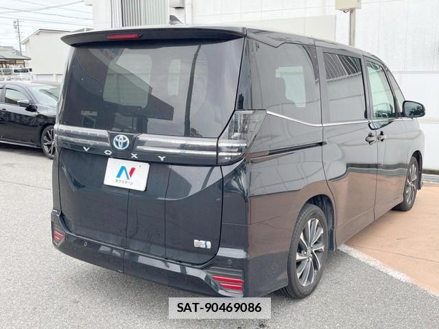 Toyota VOXY 2022-08 7960227-17