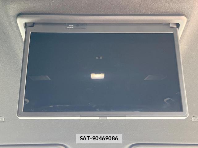 Toyota VOXY 2022-08 7960227-4