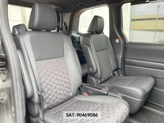 Toyota VOXY 2022-08 7960227-8