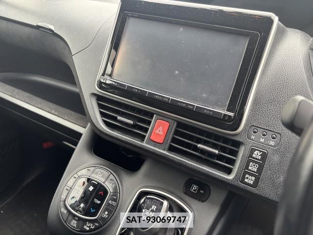 Toyota VOXY 2015-06 7961178-10