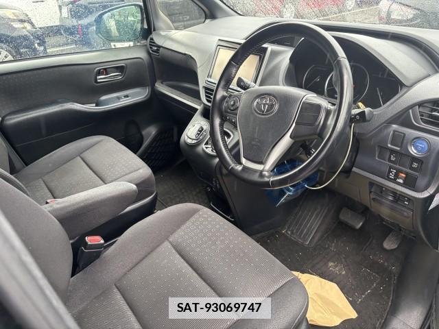 Toyota VOXY 2015-06 7961178-9