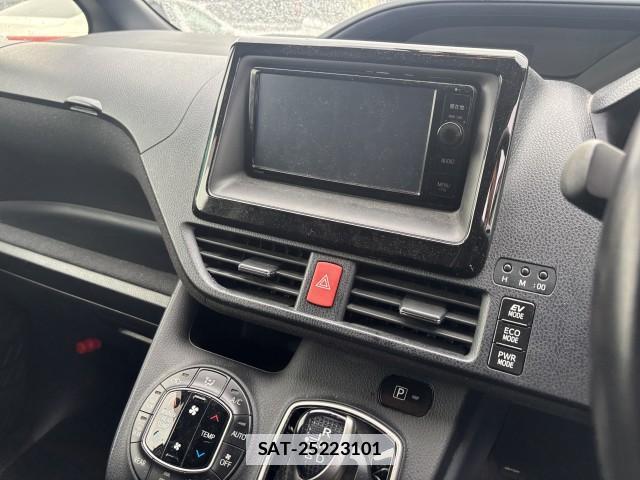 Toyota VOXY 2014-06 7961188-10