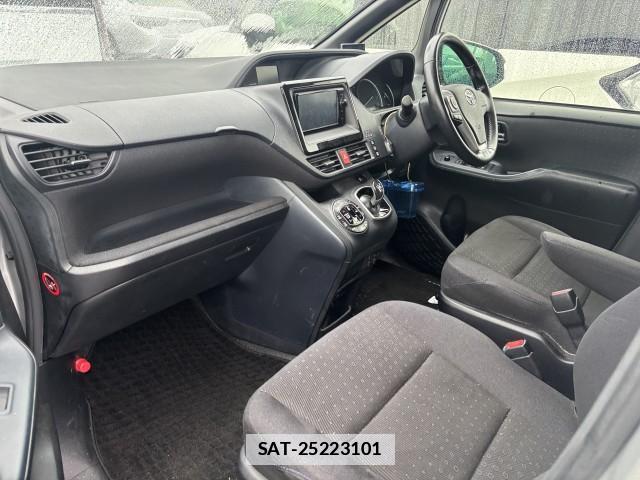 Toyota VOXY 2014-06 7961188-4