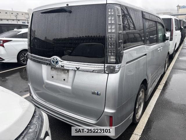 Toyota VOXY 2014-06 7961188-6