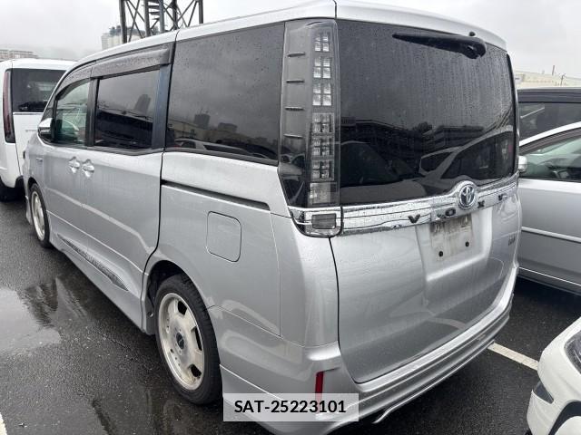 Toyota VOXY 2014-06 7961188-7