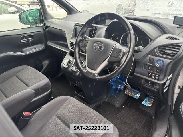 Toyota VOXY 2014-06 7961188-8