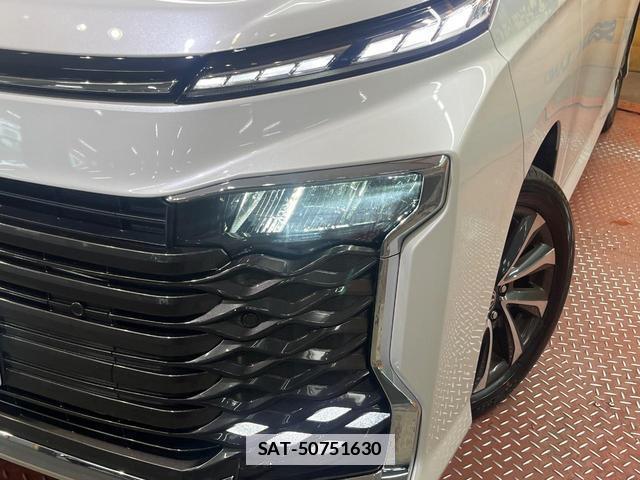 Toyota VOXY 2025-09 7961679-12