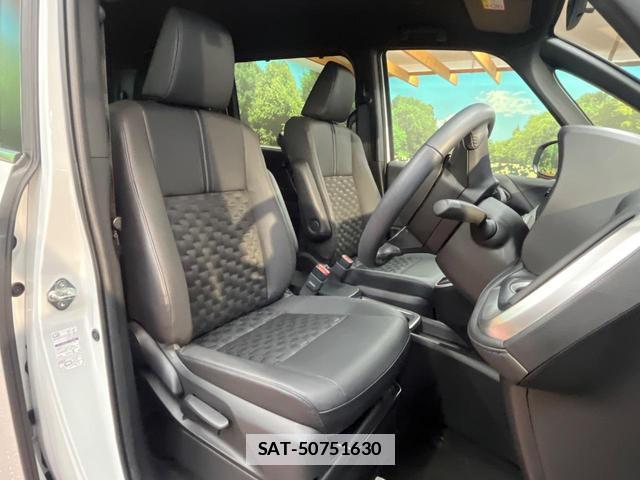 Toyota VOXY 2025-09 7961679-7