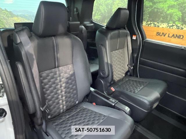 Toyota VOXY 2025-09 7961679-8