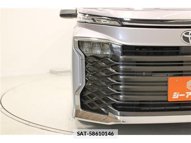 Toyota VOXY 2023-06 7962323-16