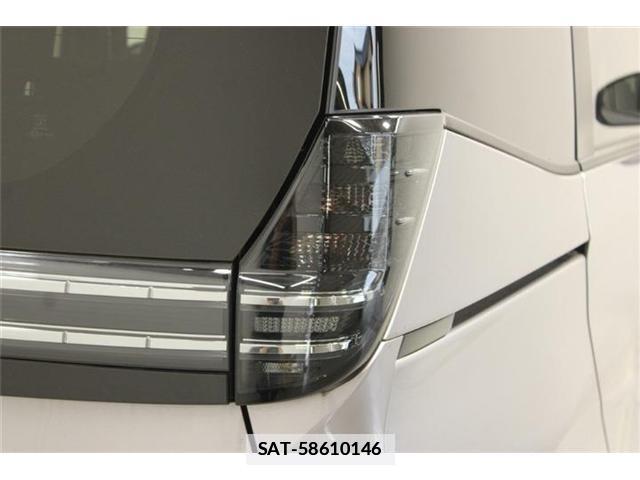 Toyota VOXY 2023-06 7962323-18