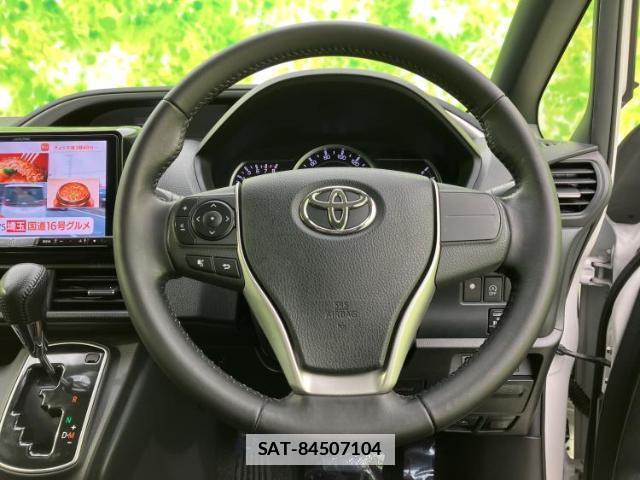 Toyota VOXY 2015-09 7962845-12