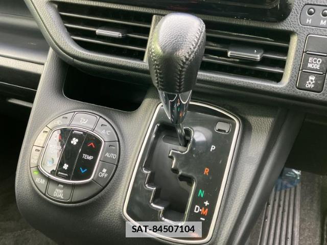Toyota VOXY 2015-09 7962845-15
