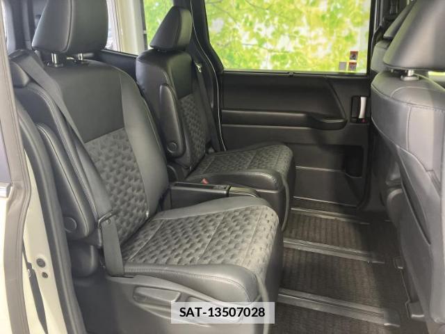 Toyota VOXY 2022-07 7962941-4