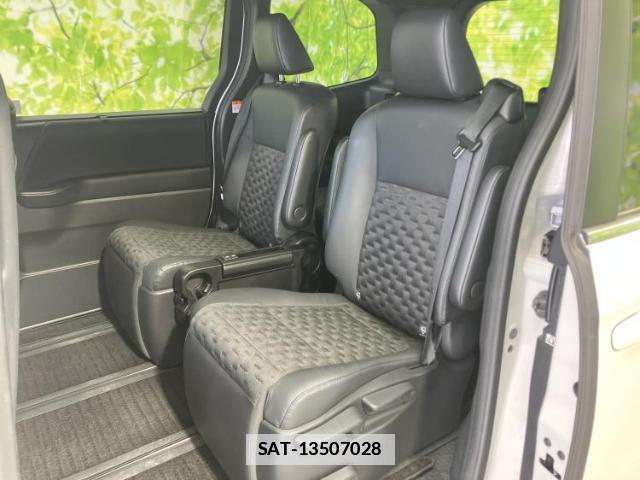 Toyota VOXY 2022-07 7962941-7