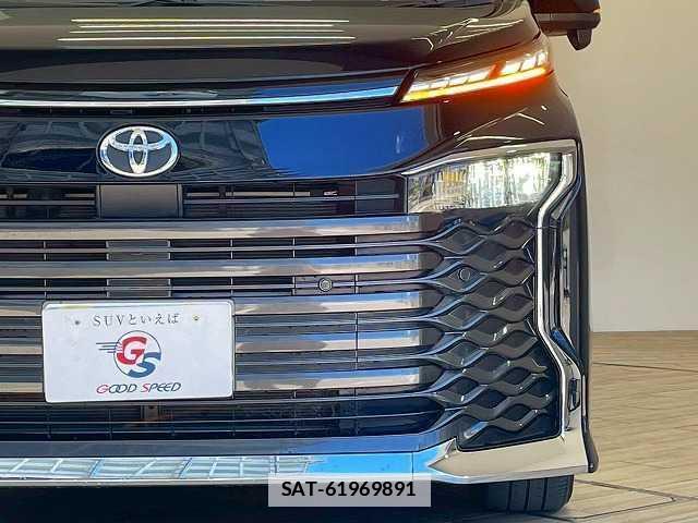 Toyota VOXY 2023-12 7963070-17