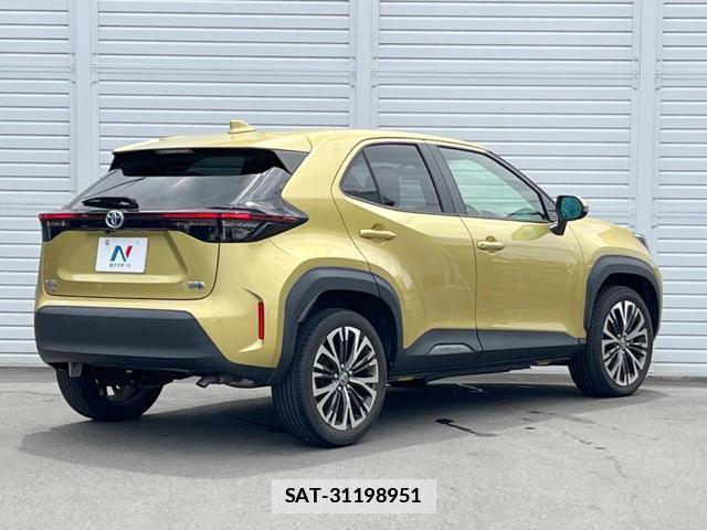 Toyota YARIS CROSS 2022-12 7960235-17