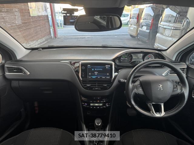 Peugeot 208 2018-09 8004525-11