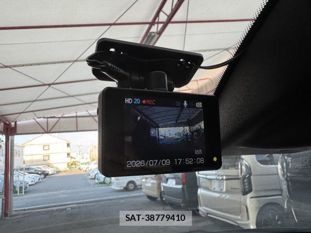 Peugeot 208 2018-09 8004525-14