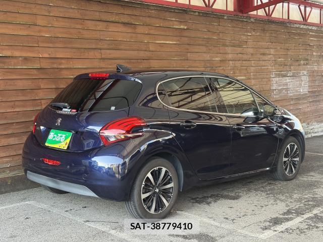 Peugeot 208 2018-09 8004525-5