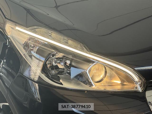 Peugeot 208 2018-09 8004525-7