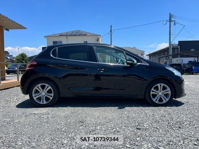 Peugeot 208 2012-11 8009887-13