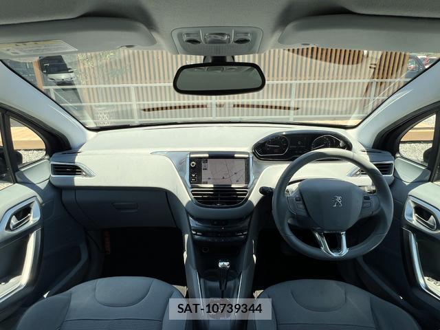 Peugeot 208 2012-11 8009887-2