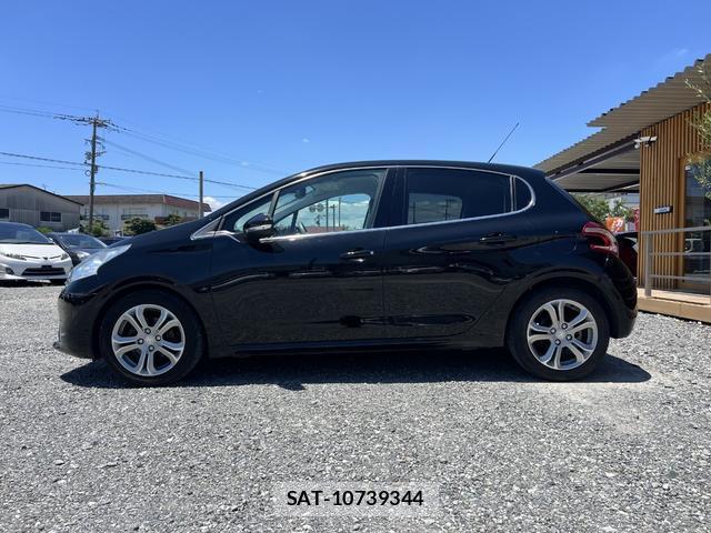Peugeot 208 2012-11 8009887-3