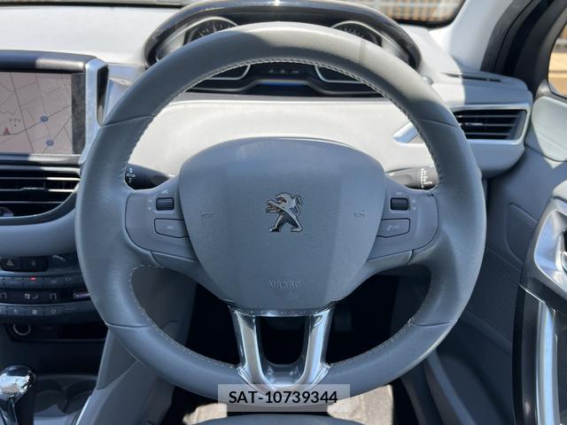 Peugeot 208 2012-11 8009887-6