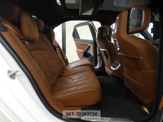Bmw 7 SERIES 2023-05 8011982-7