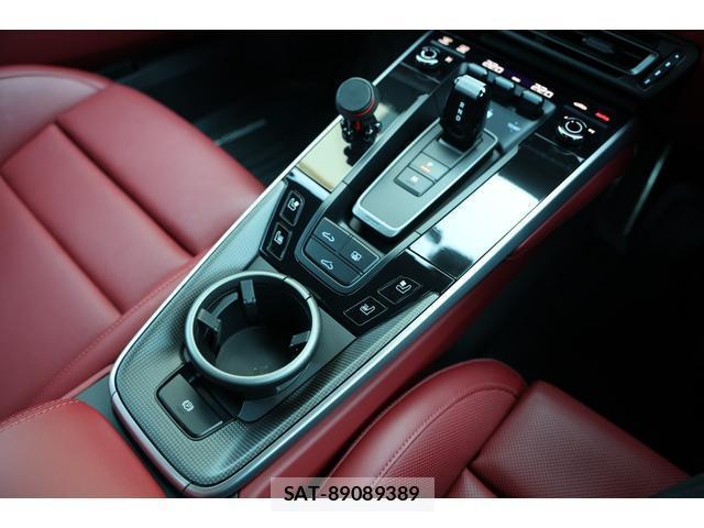 Porsche 911 2021-03 8011438-16