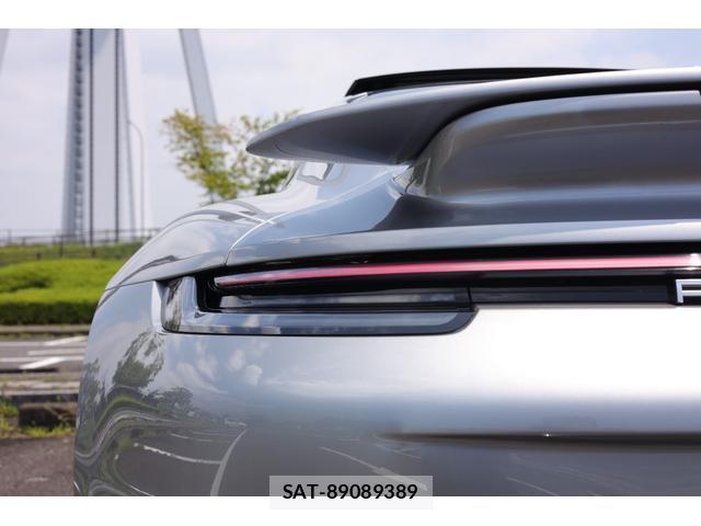 Porsche 911 2021-03 8011438-9