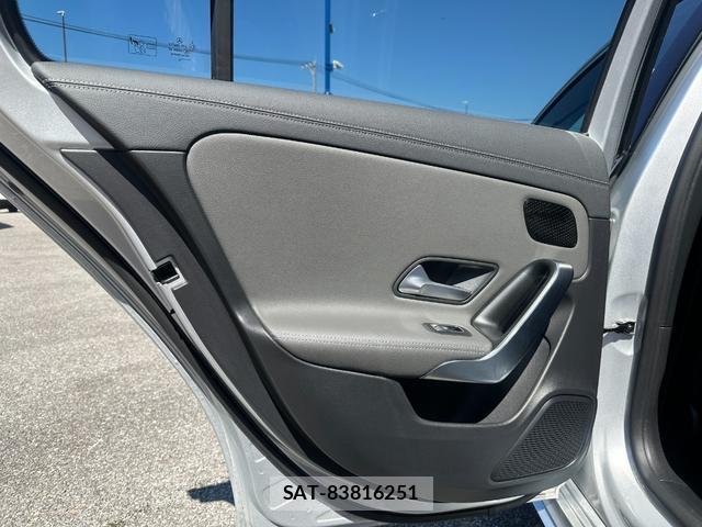 Mercedes Benz A-CLASS 2021-03 8006861-12