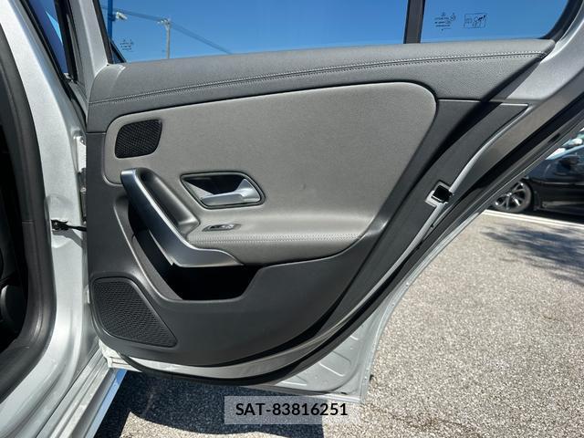 Mercedes Benz A-CLASS 2021-03 8006861-16