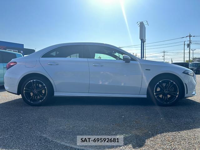 Mercedes Benz A-CLASS 2021-06 8006863-10