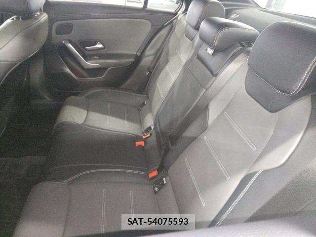 Mercedes Benz A-CLASS 2021-04 8009147-3