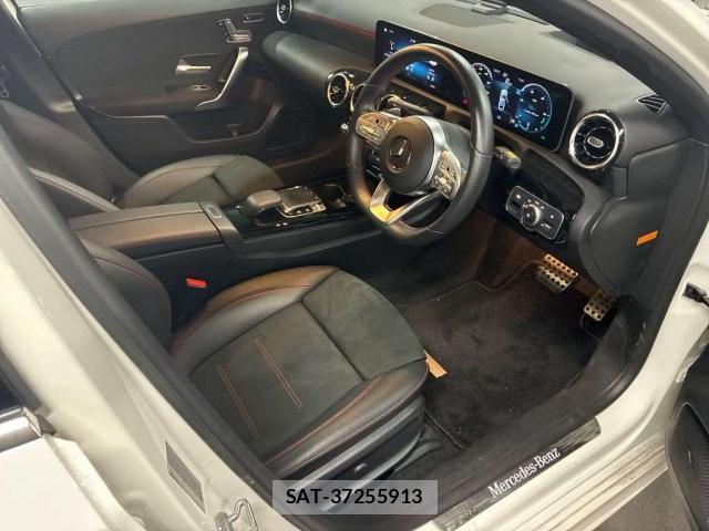 Mercedes Benz A-CLASS 2020-03 8009239-9