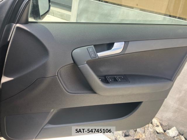 Audi E-TRON 2011-12 8005329-18