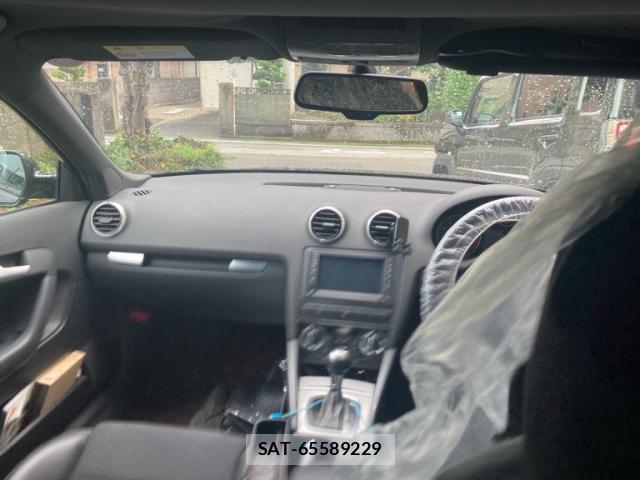 Audi E-TRON 2010-08 8007903-12