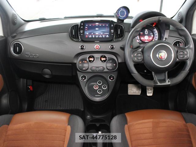 Abarth 595 2022-08 8006525-1