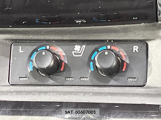 Toyota ALPHARD 2018-04 8005852-6