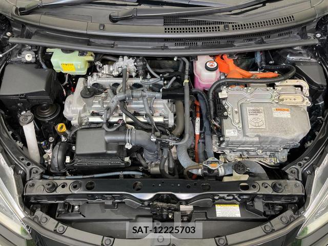 Toyota AQUA 2017-01 8003126-17