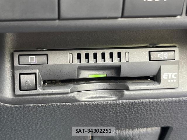 Toyota AQUA 2021-08 8003628-6