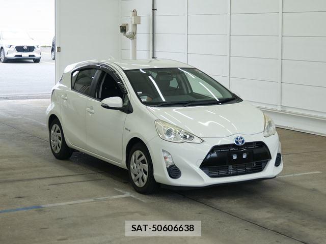 Toyota AQUA 2015-05 8004266-0