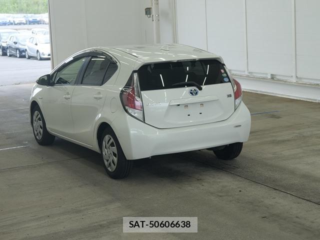 Toyota AQUA 2015-05 8004266-1