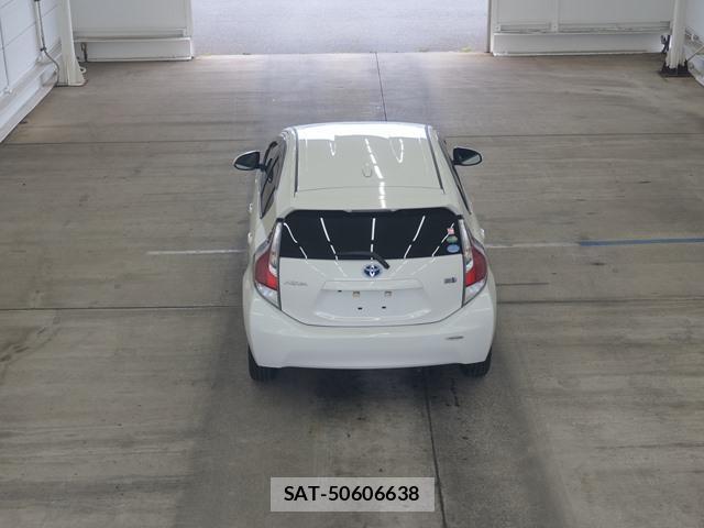 Toyota AQUA 2015-05 8004266-3