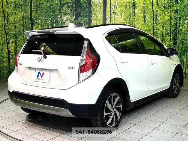 Toyota AQUA 2016-08 8004632-16